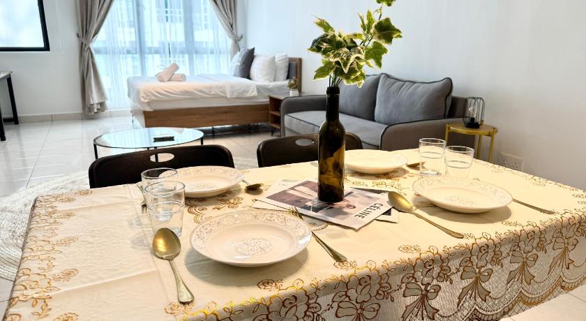 シャーアラム Alinea Suites Shah Alam  4つ星 ゲストハウス プール