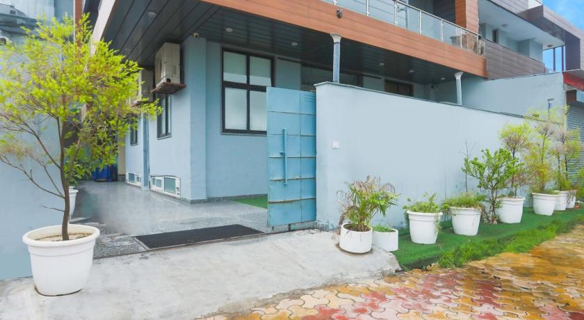 Restin Hotels near Botanical garden - image 15