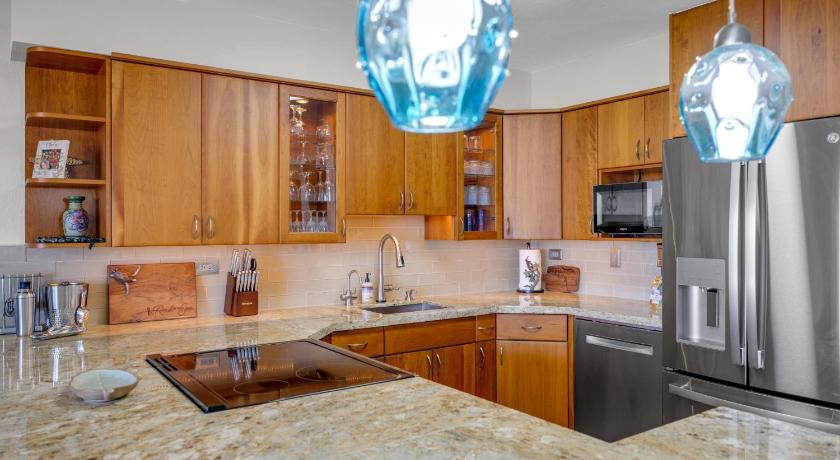 키헤이 (HI) Maui Sunset B319: Ocean view 2BR condo in North Kihei, perfect for families. 5성급 숙소 객실