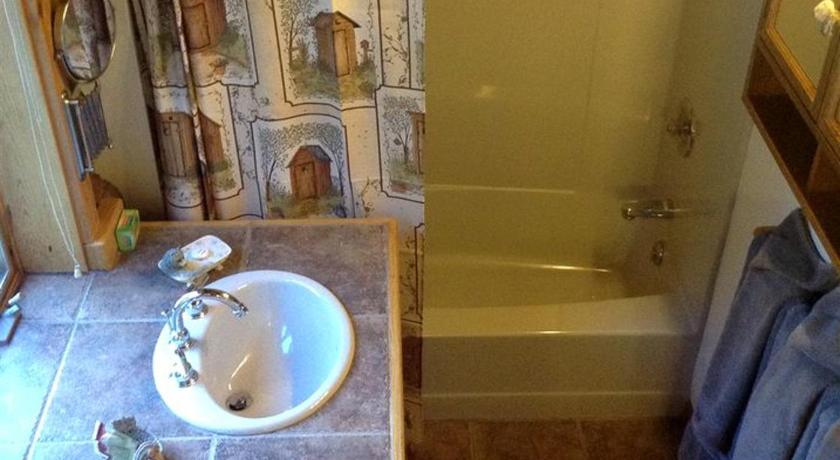 다비 (MT) Montana Mountain Glamping: Charming Log Cabin with a Private Hot Tub in Darby 3성급 숙소 로비