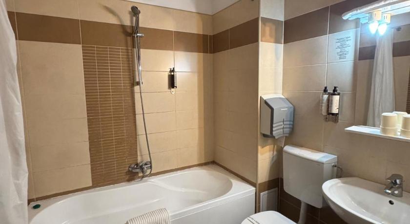 Image of Triple Room 2