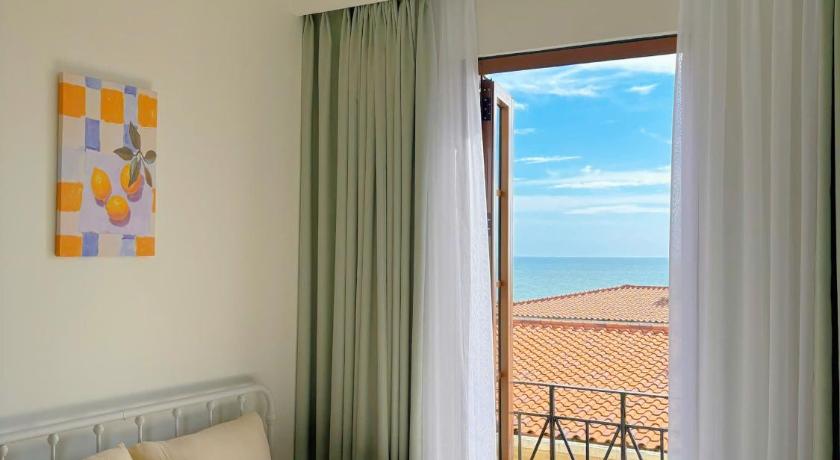 Phòng gia đình hướng biển (Family Sea View Room)