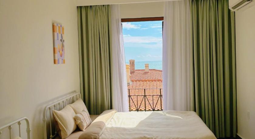 Phòng gia đình hướng biển (Family Sea View Room)
