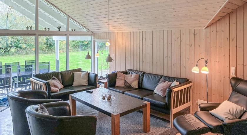 Image of Five-Bedroom Holiday Home 10