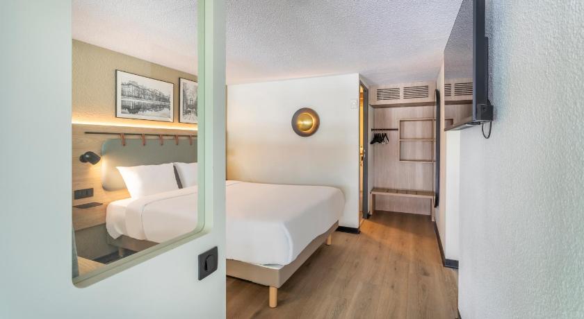 Image of Superior room - 1 King Bed 1 Sofa Bed Double 3