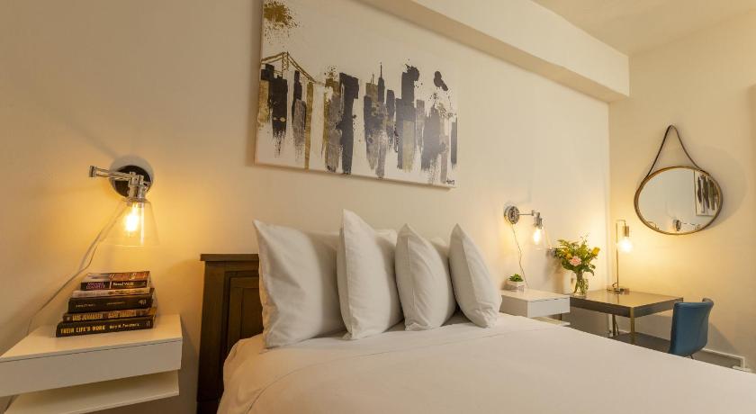 Image of Standard Queen Room 0