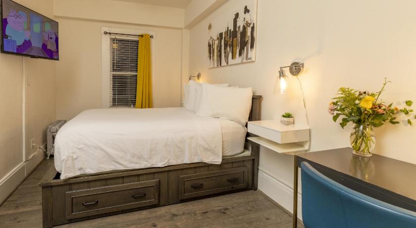 Image of Standard Queen Room 1