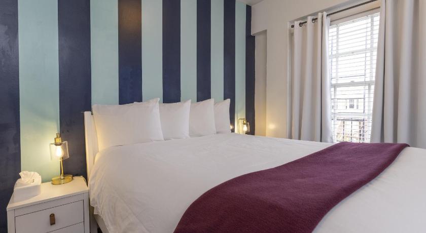Image of Deluxe Queen Room 7