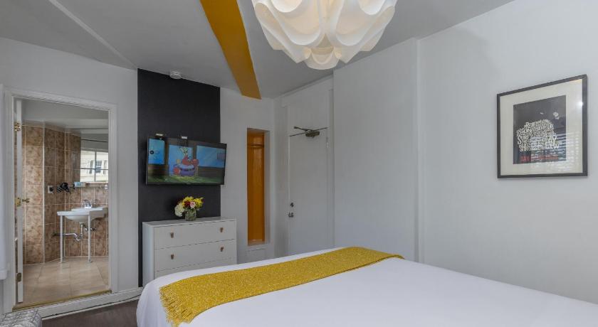 Image of Deluxe Queen Room 12