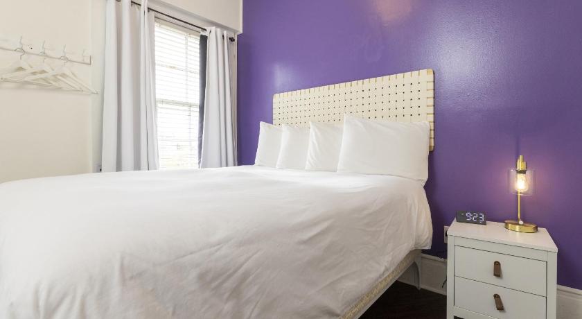 Image of Standard Queen Room 4