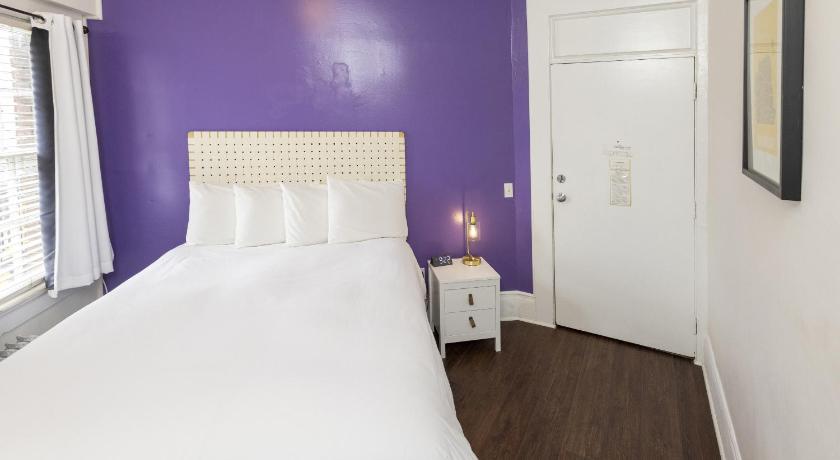 Image of Standard Queen Room 13