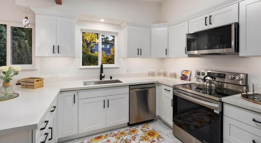 西雅圖 Moder charmer 4 BR 3 BA 12 Miles to Seattle, 3 miles to Airport near the mall 3星级 住宿 客房