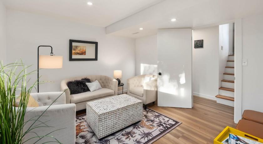 西雅圖 Moder charmer 4 BR 3 BA 12 Miles to Seattle, 3 miles to Airport near the mall 3星级 住宿 大堂