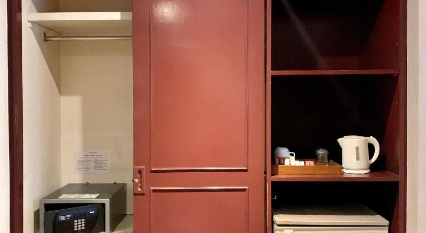 Image of Standard Corner Room 1