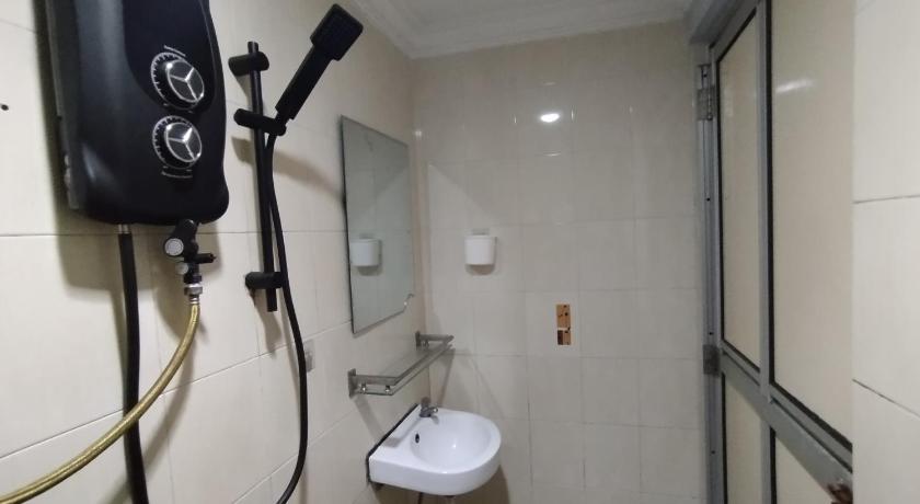 Image of Standard Queen Room 13