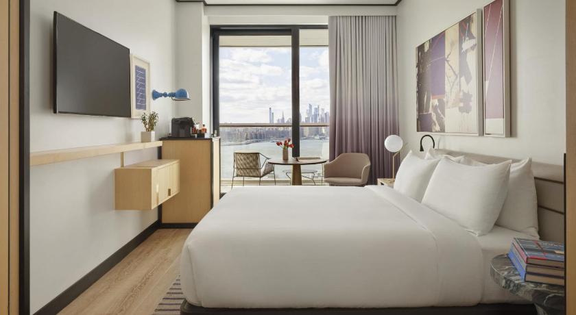 Image of Gotham King ADA with Balcony 3