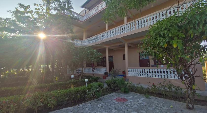 Hotel Tree Tops- A Serene Friendly Hotel in Sauraha — Chitwan (5)