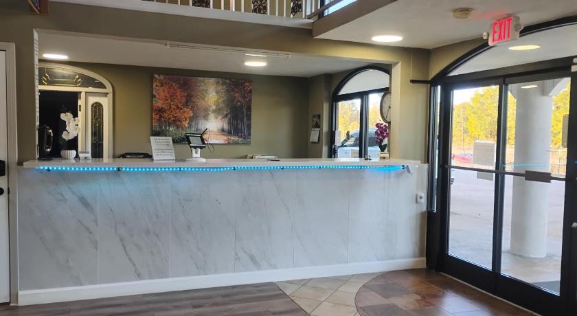 Americana Inn - image 8