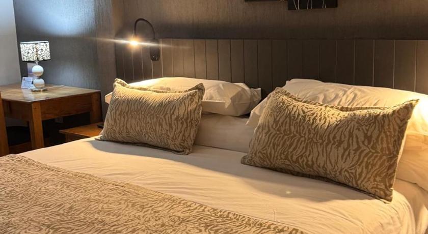 Image of Superior Double or Twin Room with Mountain View 1