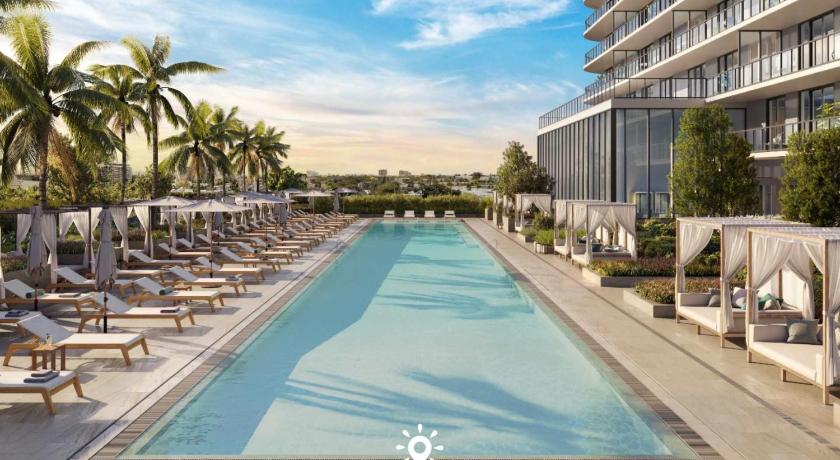 Miami Beach Coastal Apartment - Pool & Breezy Balcony 4-Star Accommodation room