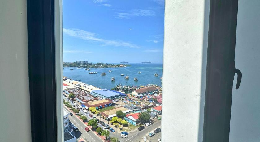 Kota Kinabalu GrandVue Suites at The Shore Kota Kinabalu 4-Star Guesthouse pool