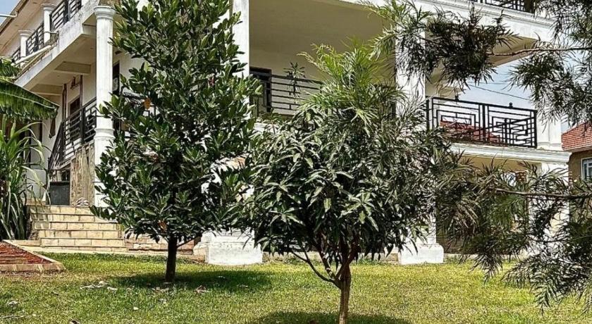 Freeve Suites Akright City Bwebajja