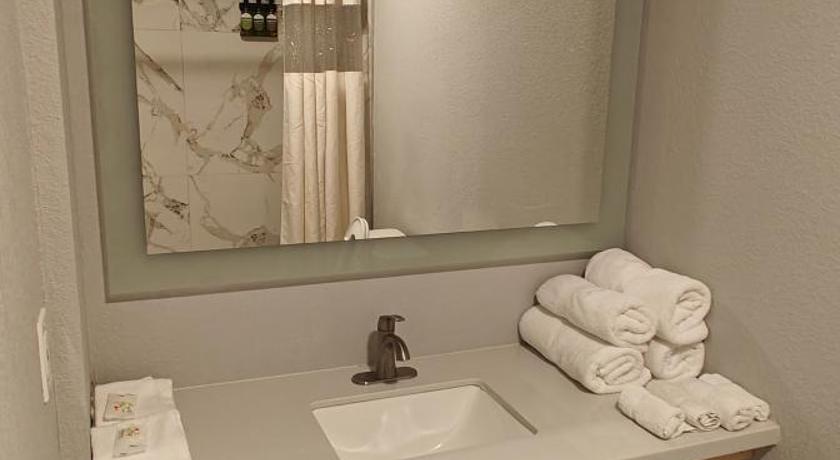 Image of King Room with Mountain View 2