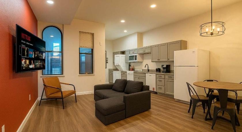 St. Louis (MO) Soulard King Loft near Anheuser-Busch Brewery 4-Star Accommodation view