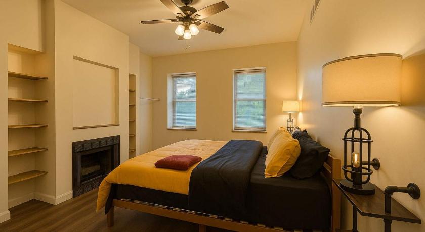 St. Louis (MO) Soulard King Loft near Anheuser-Busch Brewery 4-Star Accommodation pool