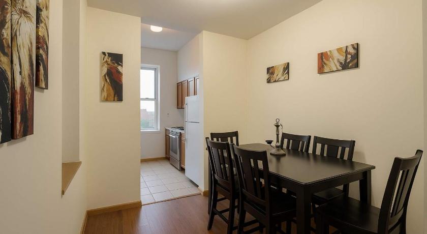 St. Louis (MO) Soulard River-View Loft - 2 King BR - Parking 4-Star Accommodation restaurant