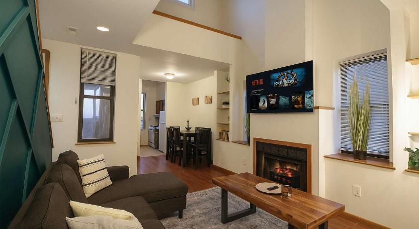 St. Louis (MO) Soulard River-View Loft - 2 King BR - Parking 4-Star Accommodation exterior