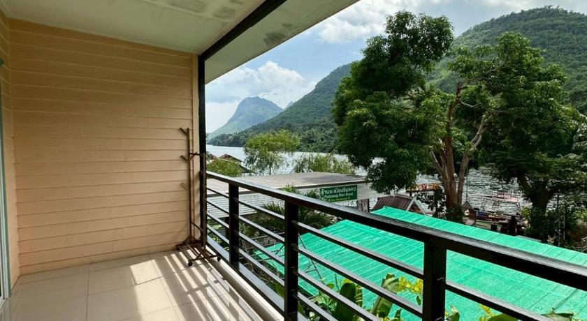 カンチャナブリ ชอว์ งาทอง รีสอร์ต Chor Ngar Thong Erawan Kanchanaburi 3つ星 ホテル レストラン