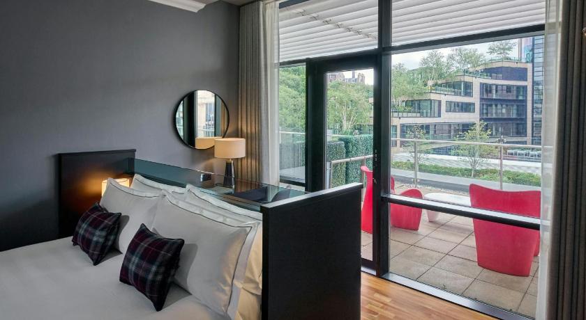 Image of greenside terrace room, guest room, 1 king, terrace level, terrace 6