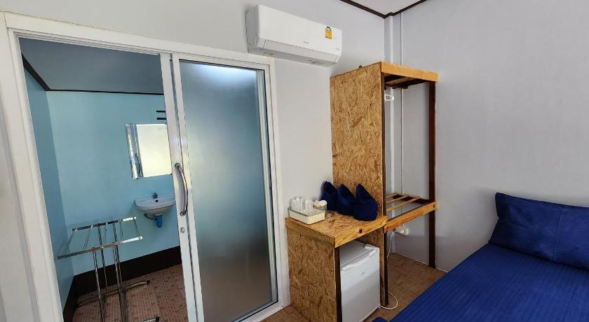 Image of Standard Twin Room with Garden View 6