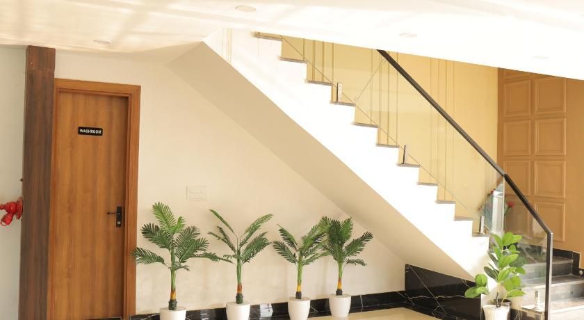 HOTEL CRESTA INN - image 8