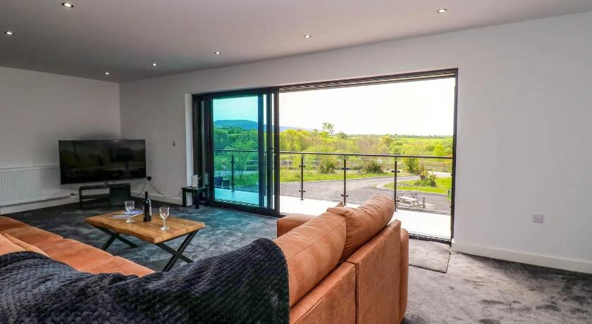 Oaktree Cottage - 3 Bedrooms - Sleeps 6