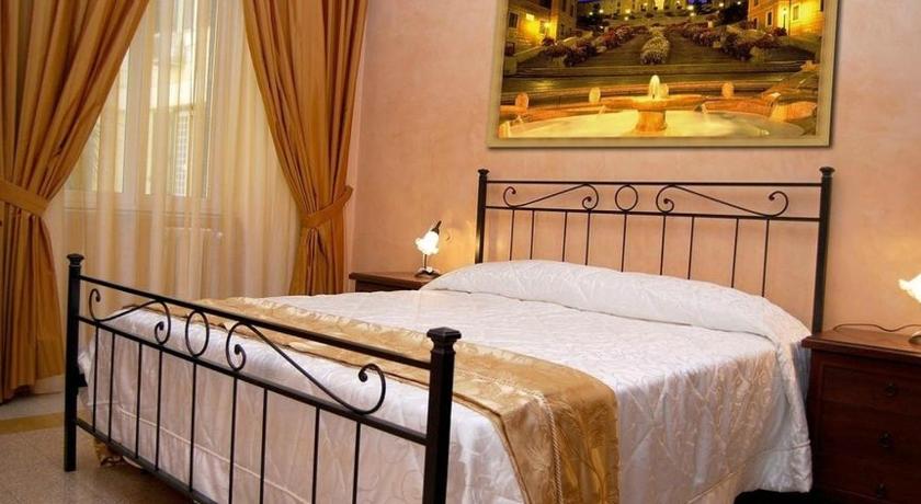 Image of Double Room with Shared Bathroom 3