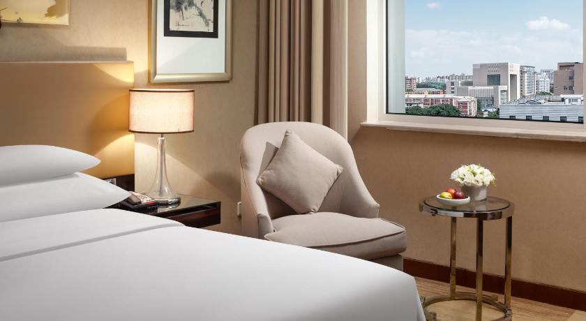 Image of Superior Queen Half City 1