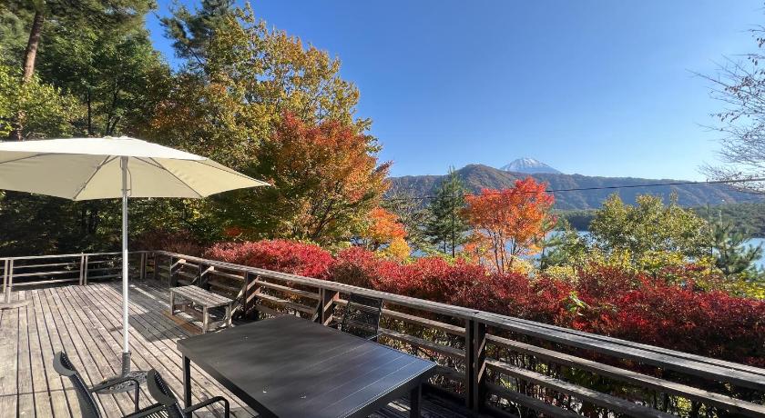 Fujikawaguchiko Cabin F Lake Saiko 1 min Mt Fuji Lakeview Villa Sleeps 10 BBQ Jacuzzi 4-Star Accommodation amenity