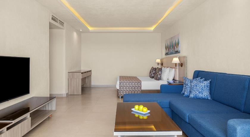 รูปของดีลักซ์ เตียงใหญ่ วิวทะเล (Deluxe Sea View Double Room) 8