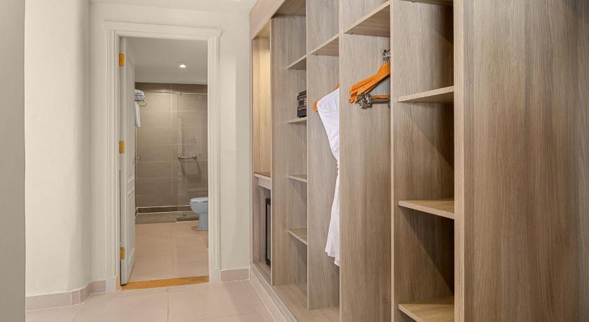 รูปของดีลักซ์ เตียงใหญ่ วิวทะเล (Deluxe Sea View Double Room) 13