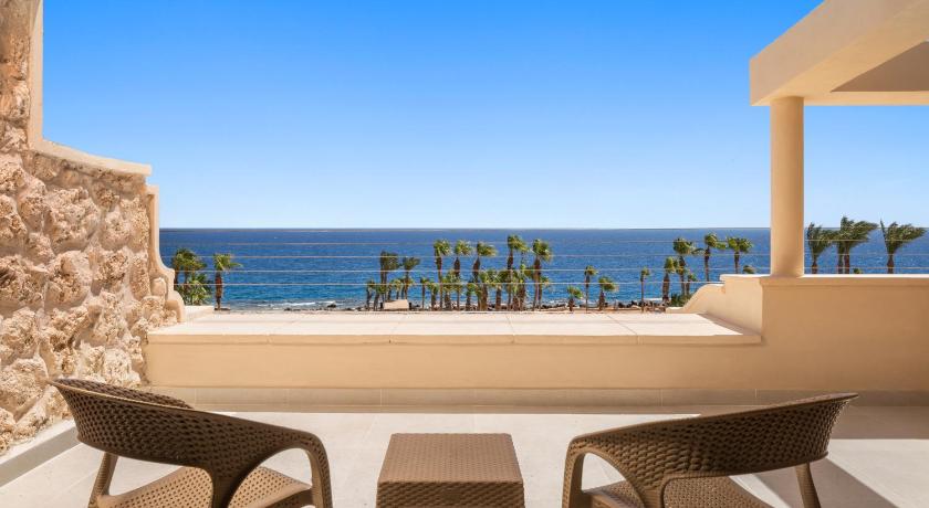 รูปของดีลักซ์ เตียงใหญ่ วิวทะเล (Deluxe Sea View Double Room) 1