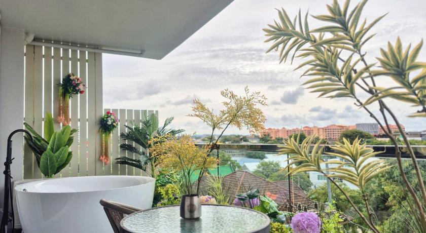 パタヤ HT9 Hotel 3つ星 ホテル プール