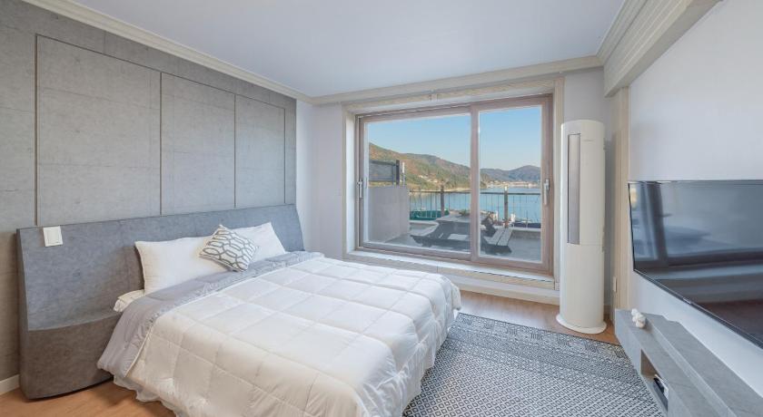 Geoje Geoje Maremonte Pension 4-Star Guesthouse exterior