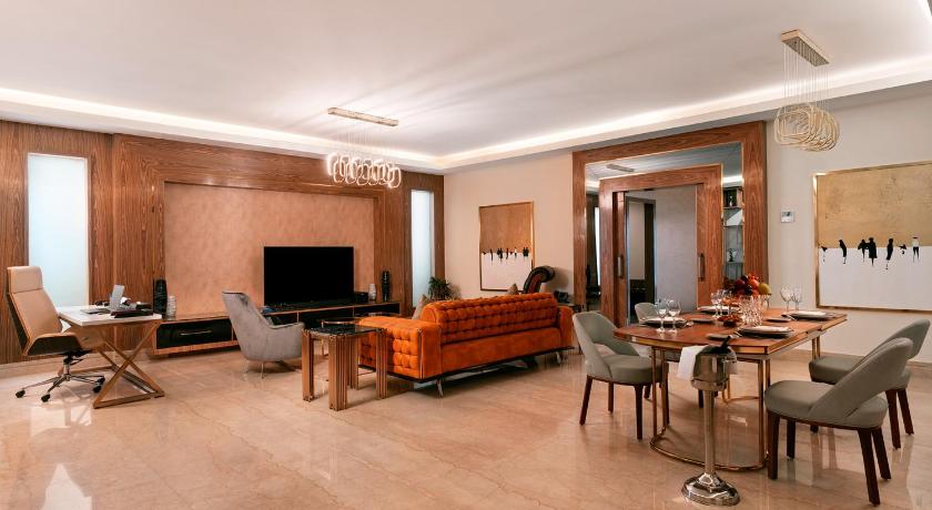 รูปของห้องสวีทพร้อมจากุซซี่และวิวทะเล (Royal Jacuzzi Suite with Sea View) 8