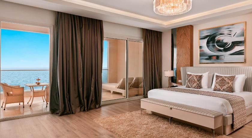 รูปของห้องสวีทพร้อมจากุซซี่และวิวทะเล (Royal Jacuzzi Suite with Sea View) 0