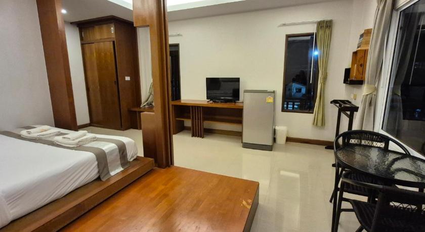 Image of Superior Triple Room 8