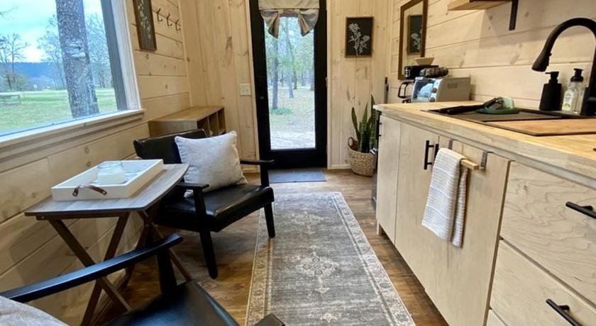 ワールド・ラン (AR) Majestic Nordic Tiny House with Private Deck, Grill and Fire Pit in Arkansas 3つ星 宿泊施設 眺望