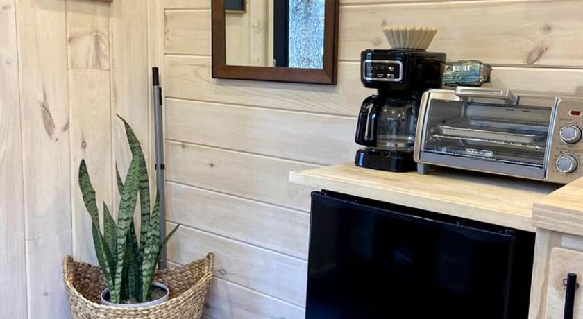 ワールド・ラン (AR) Majestic Nordic Tiny House with Private Deck, Grill and Fire Pit in Arkansas 3つ星 宿泊施設 ロビー