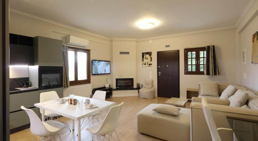 Avlos Luxury Home-NEW! 5 Min to Ctr